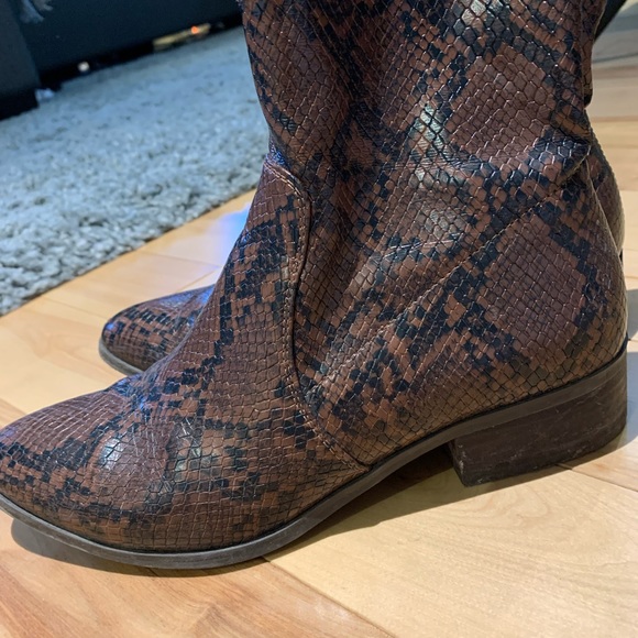Fake snake skin boots - Picture 5 of 5
